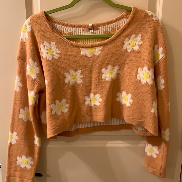 Urban Outfitters Sweaters - NWOT Cropped Floral Sweater